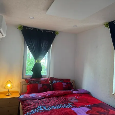 בית אירוח Cafe Graf וויינסברג