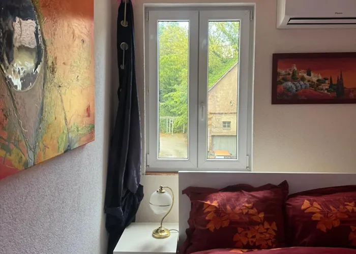 ホームステイ Cafe Graf